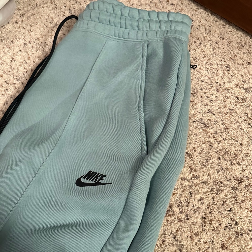 brand new nike tech sweatpants